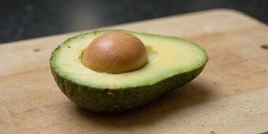 Aguacate fresco y maduro